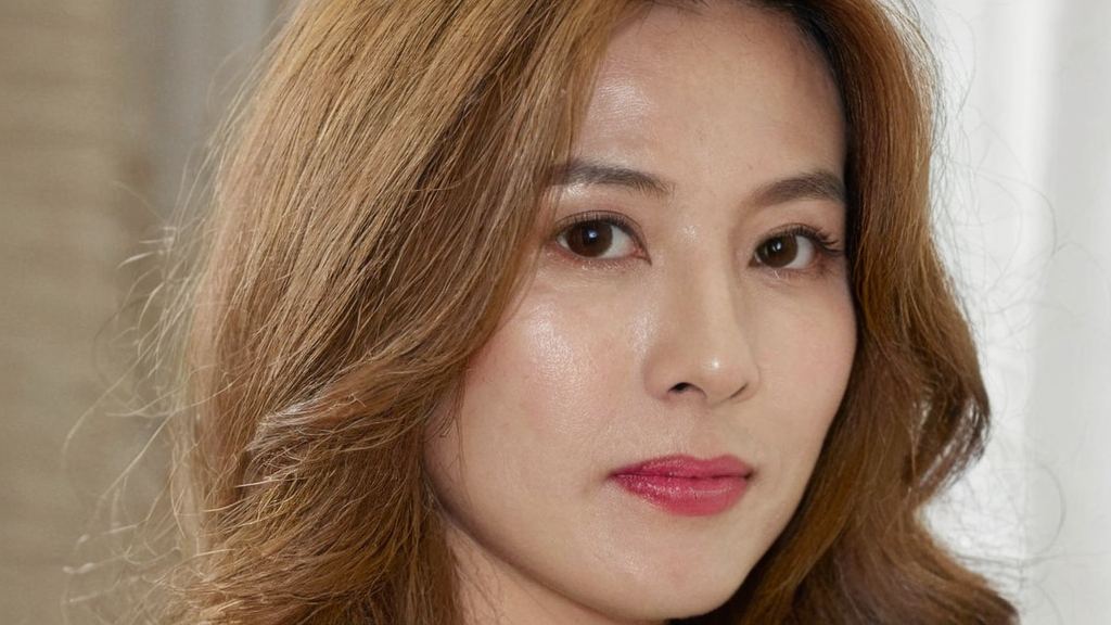 瓜田里的“吃瓜娱乐”反差揭秘，明星戴面具背后的真相与娱乐至死的狂欢